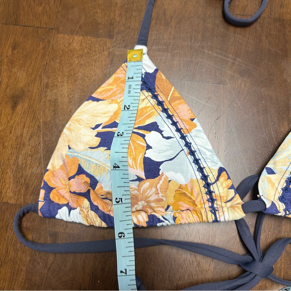NWT Monte and Lou Paraiso Navy Blue and Orange
Floral String Bikini Set Size 6 - Picture 16 of 16